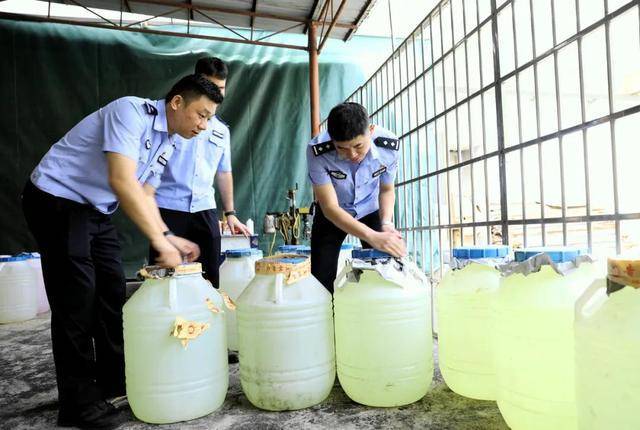 你喝到的年份酒可能是假的 白酒勾兑掺假乱象频出